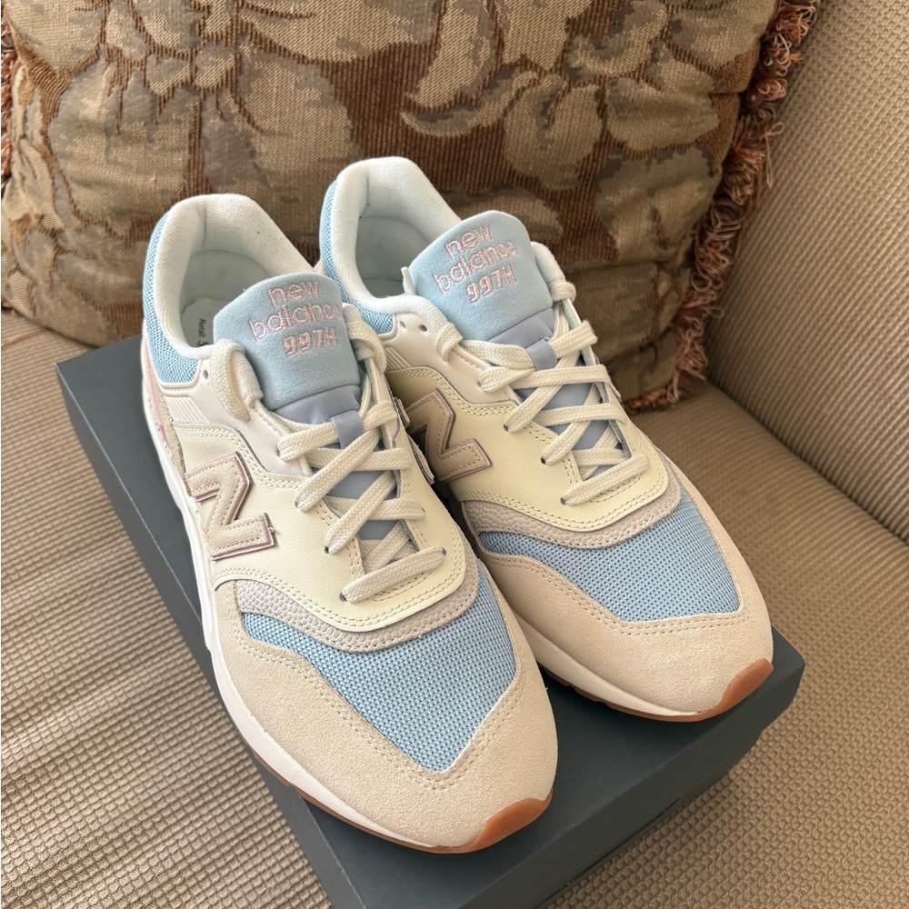 New Balance 997H Cream and Light Blue Sneakers